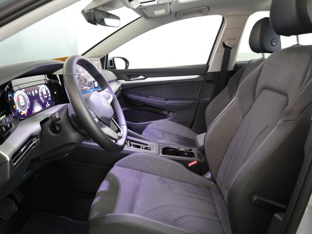 Volkswagen GOLF 1.5 eTSI Life Edition 150 PK DSG | Verlengde garantie | Panorama dak | Velours bekleding | Head up Display | Stoel- en stuurverwarming |