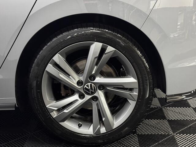Volkswagen GOLF 1.5 TSI R-Line Half leder, Camera, Navi, Stoelverwarming, Cruise control adaptief, Rijstrook correctie, A start stop