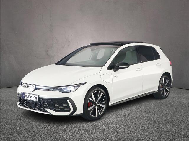 Volkswagen GOLF 1.5 eHybrid GTE 272pk DSG Automaat, Panoramadak, Trekhaak, Lederen bekleding, Stoelverwarming, Black style, Achteruitrijcamera, Elektrisch verstelbare stoel, Dodehoeksensor, Adaptief onderstel