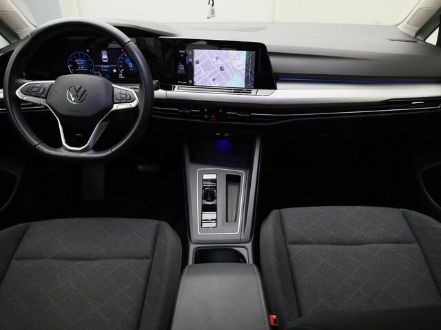 Volkswagen GOLF Variant 1.0eTSI/110PK Life DSG · Navigatie · Trekhaak · Apple/Android Car Play ·Garantie t/m 06-05-2027 of 100.000km