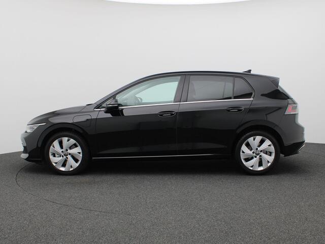 Volkswagen GOLF 1.5 eHybrid Style Edition 204PK DSG Trekhaak, Head-Up Display, ErgoActive Stoel, Achteruitrijcamera, Stoel-Stuurverwarming, Navi, Alarm, 18" LM Velgen, Adaptieve Cruise Control