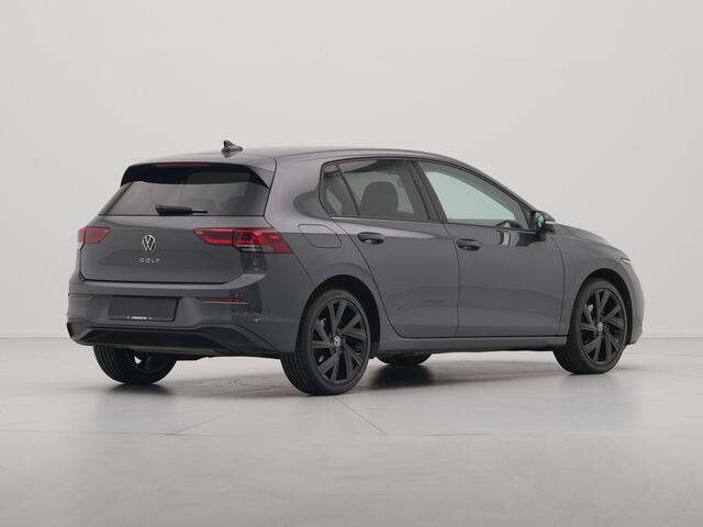 Volkswagen GOLF 1.5 TSI 130pk first Navigatie Stoelverwarming Acc 18'' velgen 211