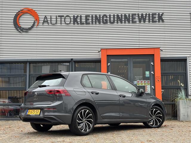 Volkswagen GOLF 1.0 eTSI Life Business / Egonomische stoelen met massage functie / Draadloos Applecarplay/AndroidAuto / Navi / Camera /