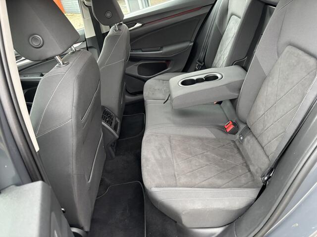 Volkswagen GOLF 1.0 eTSI Life Business / Egonomische stoelen met massage functie / Draadloos Applecarplay/AndroidAuto / Navi / Camera /