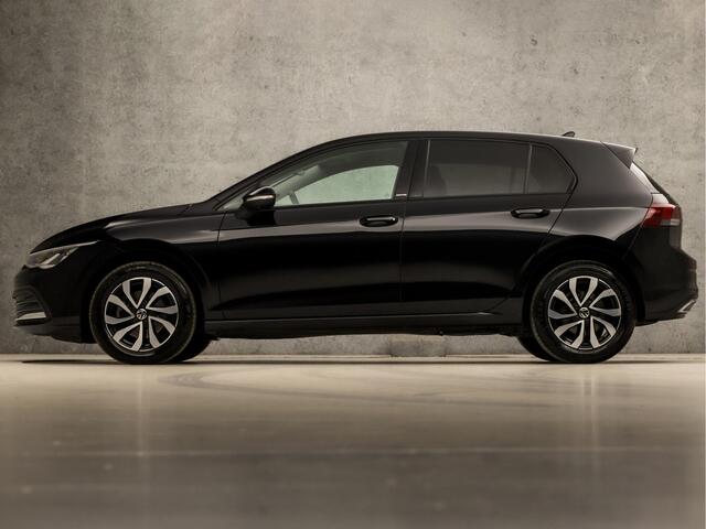 Volkswagen GOLF 1.0 TSI Sportline (APPLE CARPLAY, GROOT NAVI, SFEERVERLICHTING, KEYLESS, GETINT GLAS, SPORTSTOELEN, PARKEERSENSOREN, LM VELGEN, ADAPTIVE CRUISE, NIEUWSTAAT)