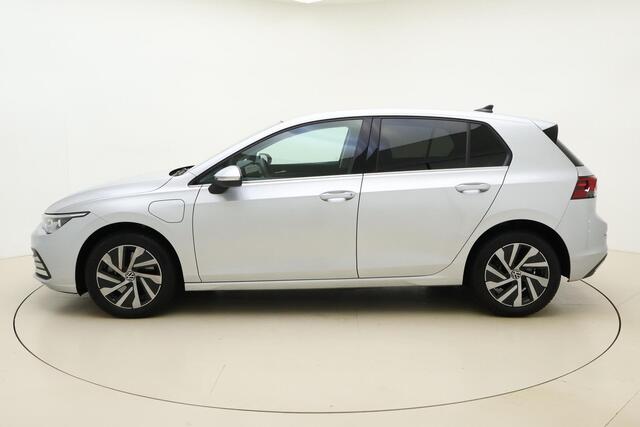 Volkswagen GOLF 1.4 eHybrid Style | Trekhaak | Navigatie |Apple Carplay/Android Auto | Adapt. Cruise | 3-Zone Clim. Control | LED koplampen