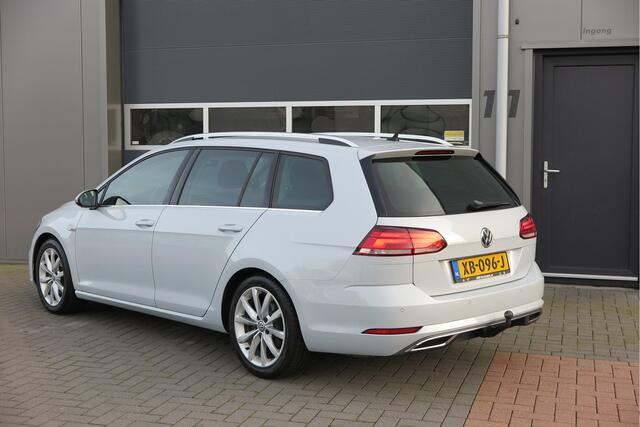 Volkswagen GOLF Variant 1.5 TSI 96kw 130pk Highline , Adaptive cruise ,Virtual cockpit,Navi, Trekhaak(afneembaar), Stoelverwarming, Alcantara, 17"Lichtmetalen velgen, DAB+ radio , Carplay , PDC, Camera, etc. Onderhoudshistorie volledig & bekend.