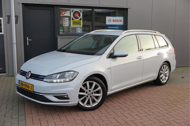 Volkswagen GOLF Variant 1.5 TSI 96kw 130pk Highline , Adaptive cruise ,Virtual cockpit,Navi, Trekhaak(afneembaar), Stoelverwarming, Alcantara, 17"Lichtmetalen velgen, DAB+ radio , Carplay , PDC, Camera, etc. Onderhoudshistorie volledig & bekend.