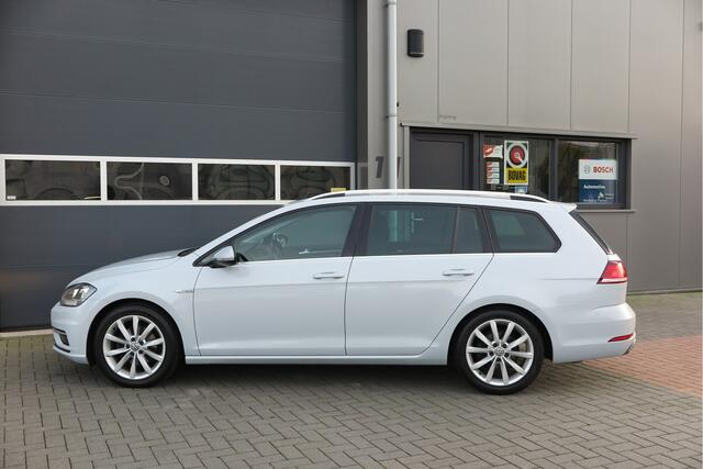 Volkswagen GOLF Variant 1.5 TSI 96kw 130pk Highline , Adaptive cruise ,Virtual cockpit,Navi, Trekhaak(afneembaar), Stoelverwarming, Alcantara, 17"Lichtmetalen velgen, DAB+ radio , Carplay , PDC, Camera, etc. Onderhoudshistorie volledig & bekend.
