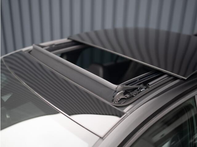 Volkswagen GOLF 1.5 eTSI 50 Edition | Panodak | Head Up | Stoelgeheugen | Trekhaak Elk. Wegkl. | Harman/ Kardon | Prijs Rijklaar!!