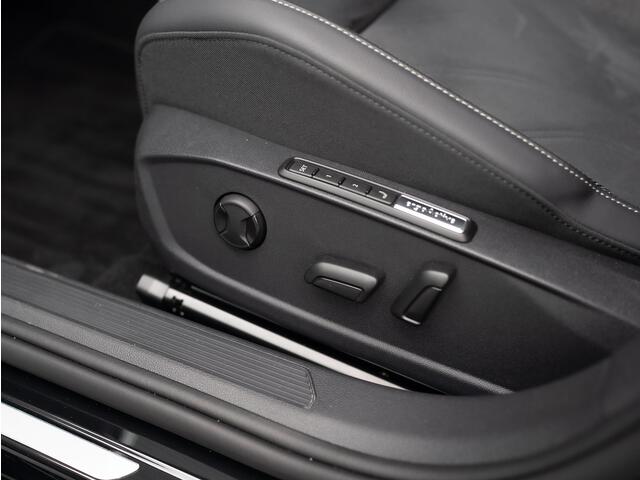 Volkswagen GOLF 1.5 eTSI 50 Edition | Panodak | Head Up | Stoelgeheugen | Trekhaak Elk. Wegkl. | Harman/ Kardon | Prijs Rijklaar!!