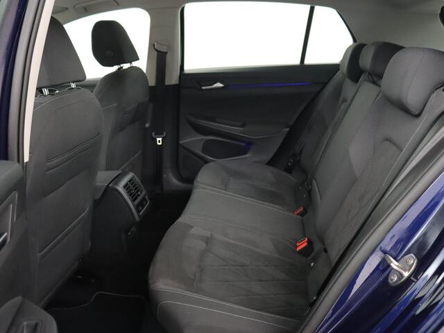 Volkswagen GOLF 1.5 eTSI Style | Park Assist | Massage | Navigatie | Carplay | Side Assist | Memory | Adaptive cruise | Full LED | DAB | Digital Cockpit