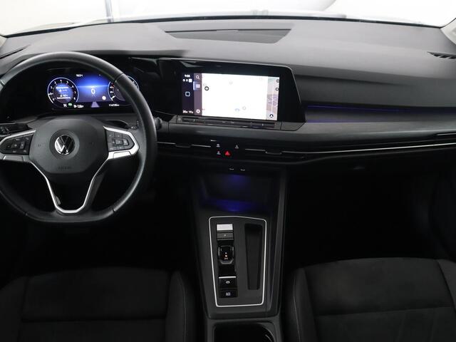 Volkswagen GOLF 1.5 eTSI Style | Park Assist | Massage | Navigatie | Carplay | Side Assist | Memory | Adaptive cruise | Full LED | DAB | Digital Cockpit