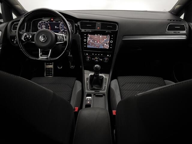 Volkswagen GOLF 1.5 TSI R-Line Clima, Navi, Parkeersensoren, Cruise control, Virtual desk, A start stop, Lichtmetalen velgen