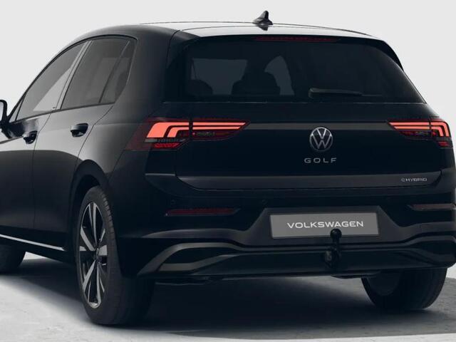 Volkswagen GOLF Life Edition 1.5 eHybrid 204 PK | Trekhaak | Navi | Camera | Stoelverwarming | 18" Lichtmetalen Velgen |