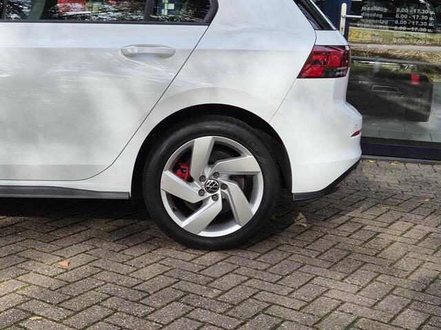 Volkswagen GOLF 1.4 eHybrid GTE | Digitaal Dashboard | Leer | Stoel + Stuurverwarming + Stoelkoeling| Navigatie | Climate Control | Parkeersensoren