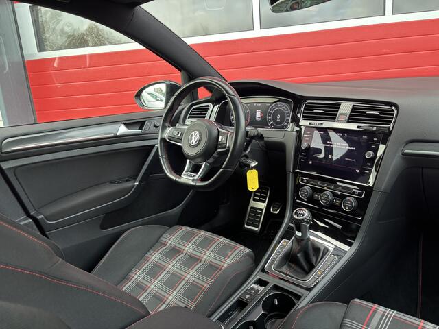 Volkswagen GOLF 2.0 TSI GTI 245PK Performance PANORAMADAK / FULL LED / SFEER / CARPLAY / NAVI / DAB+ / ACC / NL-AUTO