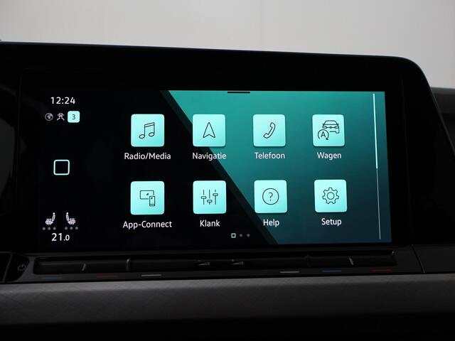 Volkswagen GOLF 1.0 TSI Life | 110 PK | Navigatiesysteem | Achteruitrijcamera | Voorstoelen verarmd |