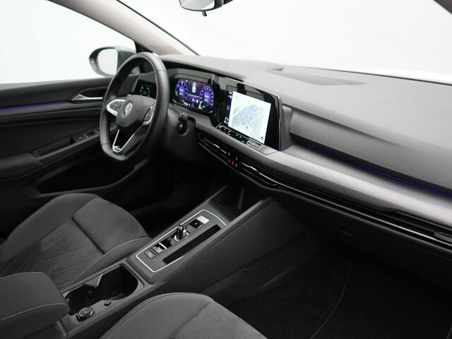 Volkswagen GOLF 1.4 eHybrid Style Plug In Hybrid 204pk Dealer O.H PHEV | Adaptive Cruise | Sportstoelen Massage & Memory | IQ Light | Sfeerverlichting | Apple Carplay | Stoelen & Stuur Verwarmd | Virtual | Navigatie | DAB |