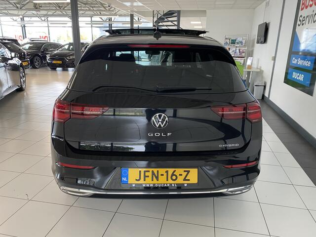 Volkswagen GOLF 1.4 eHybrid Style Panorama dak / / Apple Carplay android / 18 inch velgen