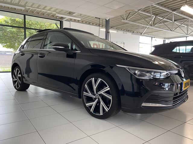 Volkswagen GOLF 1.4 eHybrid Style Panorama dak / / Apple Carplay android / 18 inch velgen