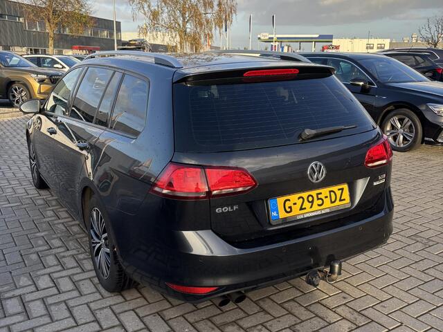 Volkswagen GOLF Variant 1.4 TSi 125 Pk Automaat Connected Series | Camera | CarPlay | Trekhaak | Stoelverwarming | LED | Climate Control | Navigatiesysteem | Privacy Glass | 16 Inch