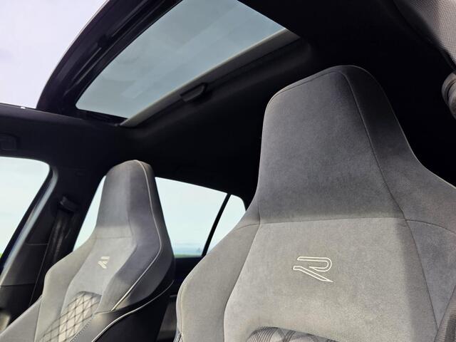 Volkswagen GOLF 1.5 eTSI R-Line Business+