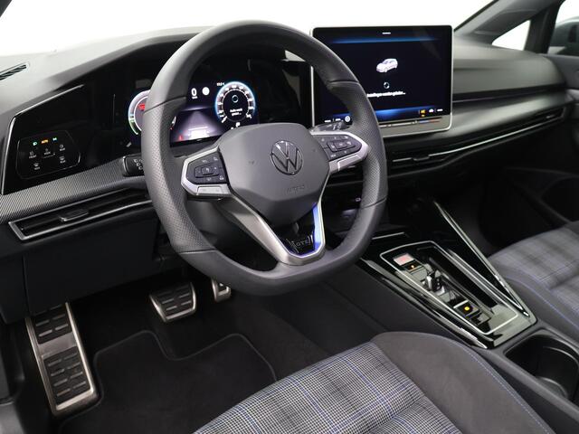 Volkswagen GOLF 1.5 eHybrid GTE | 272 PK | SoH 98% | Adaptive cruise control | 360 graden camera's | Matrix LED koplampen | Adaptive onderstelregeling |