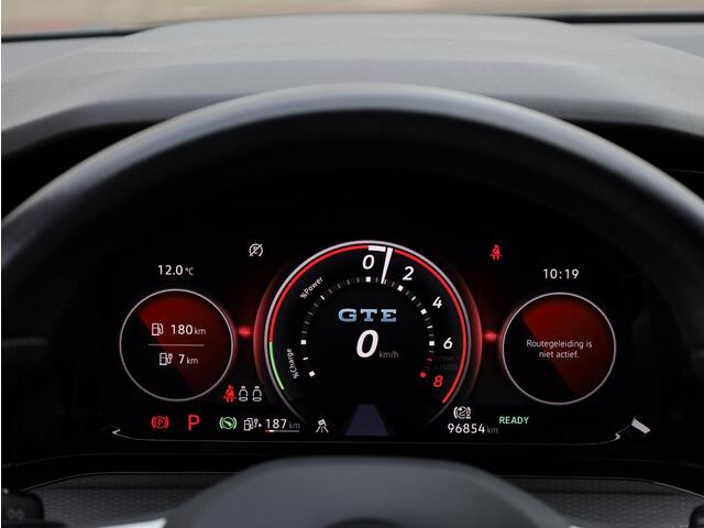 Volkswagen GOLF GTE 1.4 eHybrid 245PK | Achteruitrijcamera | Stoel&Stuurverwarming | Carplay/Android | 18"Inch |