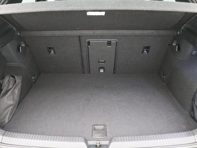 Volkswagen GOLF 1.4 eHybrid GTE 245PK DSG LED-Matrix, Travel assist, keyless start, stuur/stoelverwarming, 18'' lichtmetaal