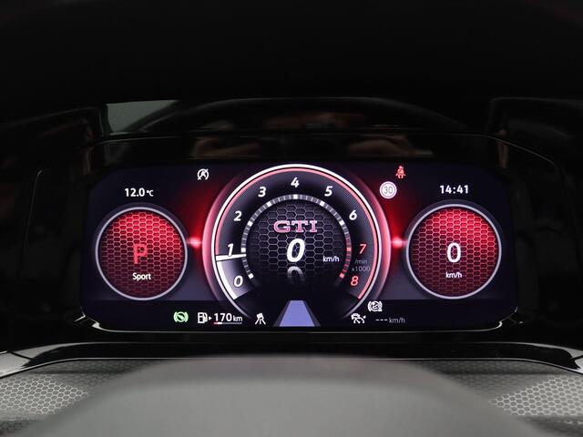 Volkswagen GOLF 2.0 TSI GTI 245PK DSG Pano-Schuifdak, Matrix-LED, Head-up Display, Dodehoek Sensor, Achterruitrijcamera, Adaptieve Cruise Control, Stoel-Stuurverwarming, 19" LM Velgen