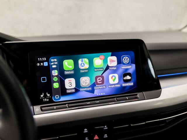 Volkswagen GOLF 2.0 TDI Golf (APPLE CARPLAY, GROOT NAVI, KEYLESS, SPORTSTOELEN, PARKEERSENSOREN, SFEERVERLICHTING, STUUR/STOELVERWARMING, LM VELGEN, NIEUWE APK, NIEUWSTAAT)