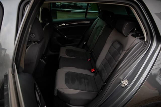 Volkswagen GOLF 1.5 TSI Highline Business R , Trekhaak, Carplay,