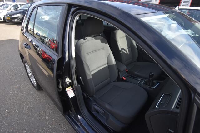 Volkswagen GOLF 1.0 TSI Comfortline , A UITRIJ CAM , PDC V+A , NAVI , CR CONTR , CLIMATR ,