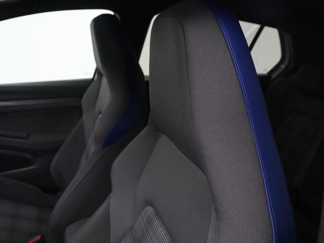 Volkswagen GOLF 1.4 eHybrid GTE | Stoelverwarming | Camera | Adaptive cruise | Sfeerverlichting | Navigatie | Sportstoelen | Full LED | Climate control | Parkeerhulp | PHEV | Plug In