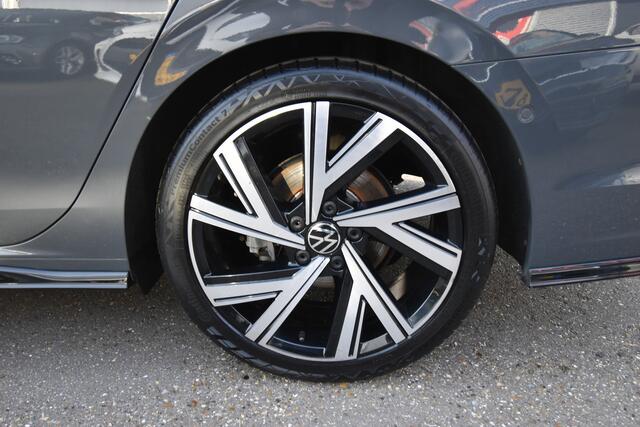 Volkswagen GOLF Variant 1.5 eTSI R-Line Business+ , TREKHAAK , VIRTUAL COCKPIT , CLIMATR , A UITROIJ CAM , LMV18 ,