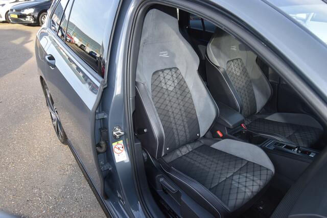 Volkswagen GOLF Variant 1.5 eTSI R-Line Business+ , TREKHAAK , VIRTUAL COCKPIT , CLIMATR , A UITROIJ CAM , LMV18 ,