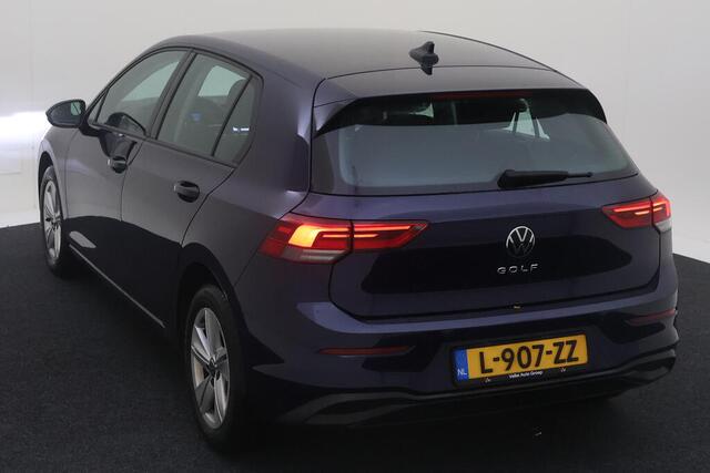 Volkswagen GOLF 1.0 TSI Life / Navigatie / Parkeersensoren V+A / Lichtmetaal 16 inch / App connect /