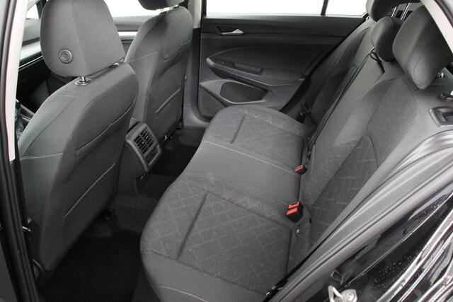 Volkswagen GOLF 1.5 TSI 130pk Life Navigatie Climate control Camera Parkeer sensoren Virtual Cockpit Stoel en Stuur verwarming