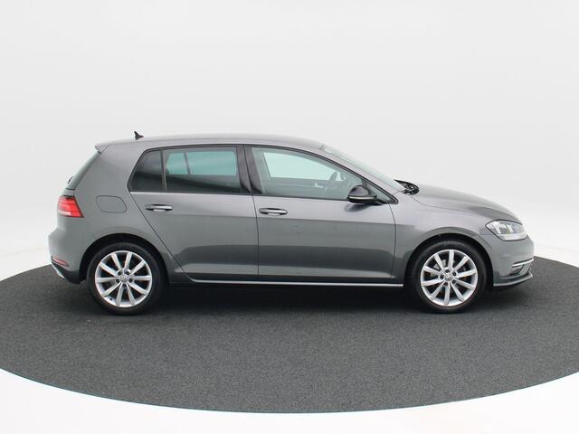 Volkswagen GOLF 1.6 TDi Highline 115 Pk Automaat | Adaptive Cruise | Digitaal Dashboard | CarPlay | Navigatiesysteem | Trekhaak | Parkeersensoren |16 Inch