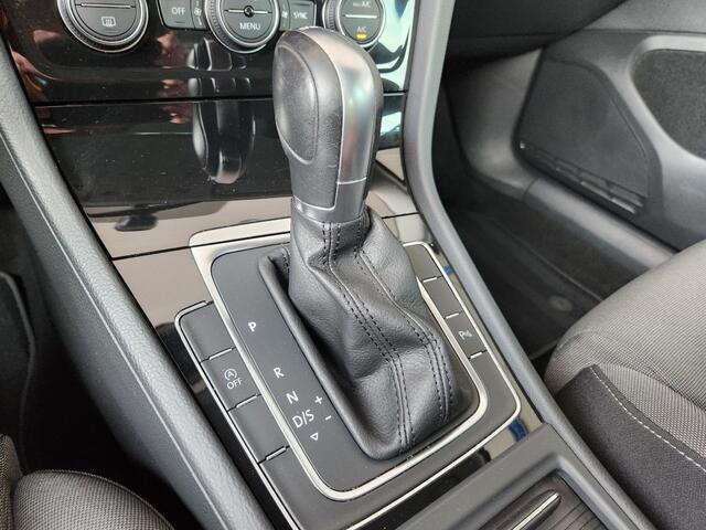 Volkswagen GOLF 1.5 TSI HIGHLINE AUT. 150PK trekhaak, clima, navi