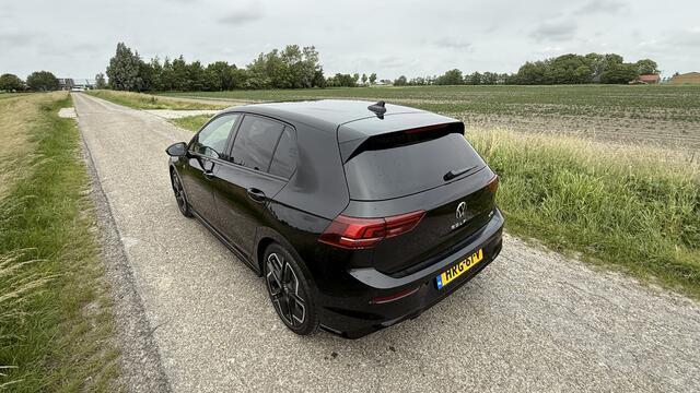 Volkswagen GOLF 1.5 eTSI R-Line 150 PK Edition Black Line 18" LM ACC 1.5 eTSI 150pk DSG/AUT R-Line Trekhaak, Camera, Fabrieksgarantie