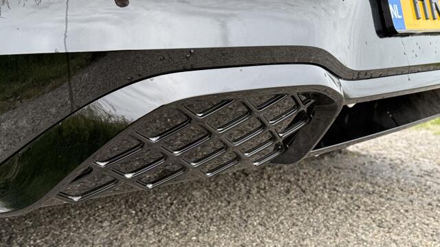 Volkswagen GOLF 1.5 eTSI R-Line 150 PK Edition Black Line 18" LM ACC 1.5 eTSI 150pk DSG/AUT R-Line Trekhaak, Camera, Fabrieksgarantie