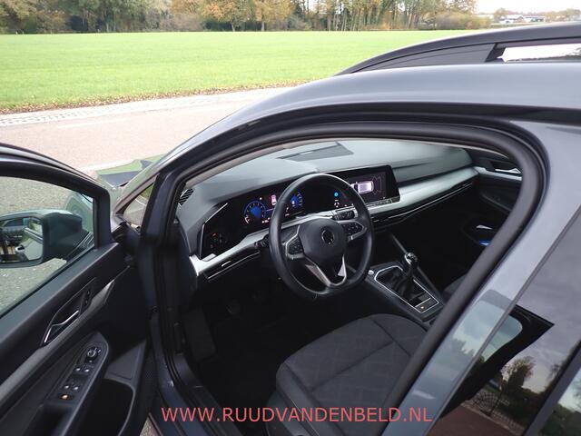 Volkswagen GOLF Variant 1.5TSI Life Business ACC / LED / VIRTUAL / CARPLAY