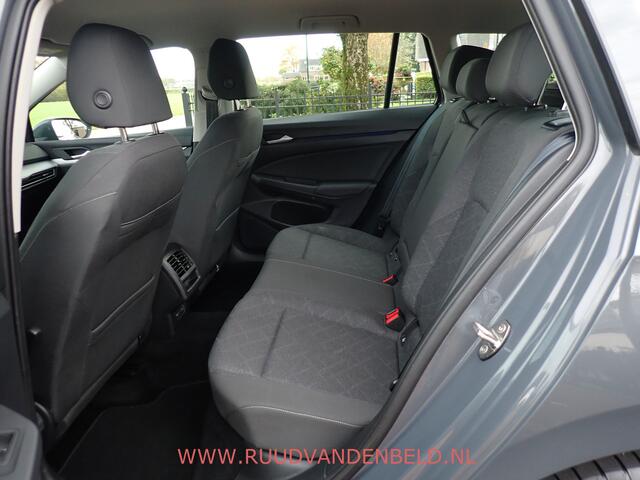 Volkswagen GOLF Variant 1.5TSI Life Business ACC / LED / VIRTUAL / CARPLAY