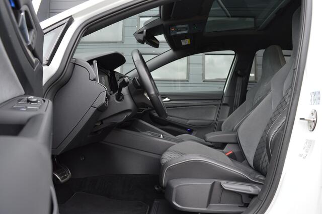 Volkswagen GOLF 1.5 eTSI R-Line | PANO | ACC | CARPLAY | SFEERVERLICHTING |