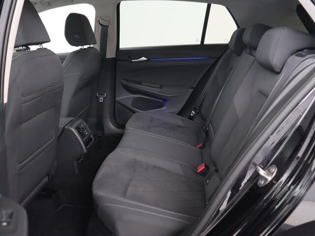 Volkswagen GOLF 1.4 eHybrid Style | Stoelverwarming | Massage | Carplay | Sfeerverlichting | Navigatie | Memory | Adaptive cruise | Full LED | Parkeerhulp | Getint glas | PHEV | Plug In