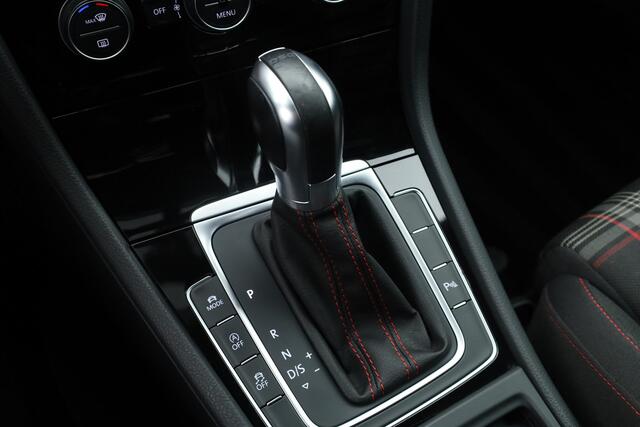 Volkswagen GOLF 2.0 TSI GTI Performance | Digi. Dashboard | 18'' | Apple CarPlay | Camera | Adapt. Cruise | Stoelverw.