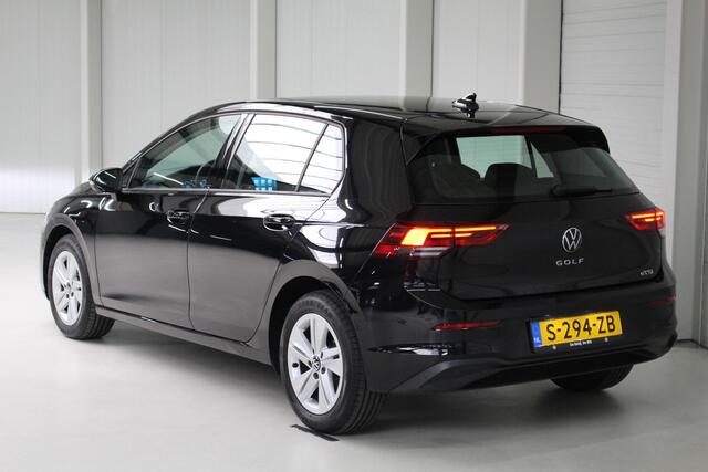 Volkswagen GOLF 1.0 eTSI Life Business DSG Navigatie | El. verstelbare best.stoel | Parkeercamera