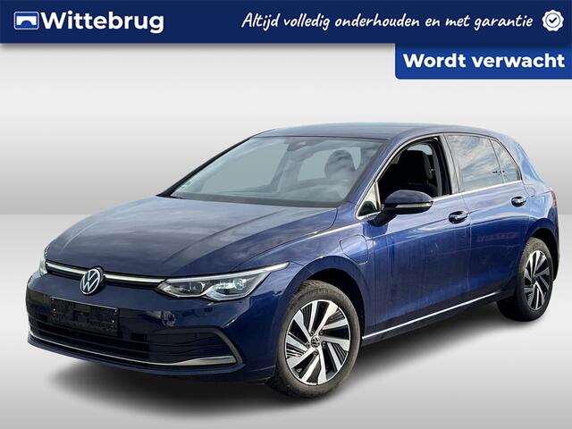 Volkswagen GOLF 1.4 eHybrid Style / Carplay / Elec trekhaak / Parkeersensoren voor en achter